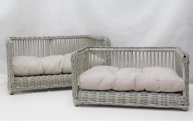 Straight waving wicker dog bed