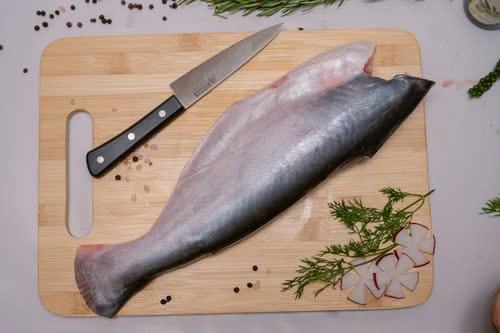 3. HGT Pangasius (Head V-cut, Gut off, Skin on, Tail on), Size: 400-800, 800 up, Packing: Bulk 10kg/ carton, 80% net, 20% glazing, FOB Cat Lai