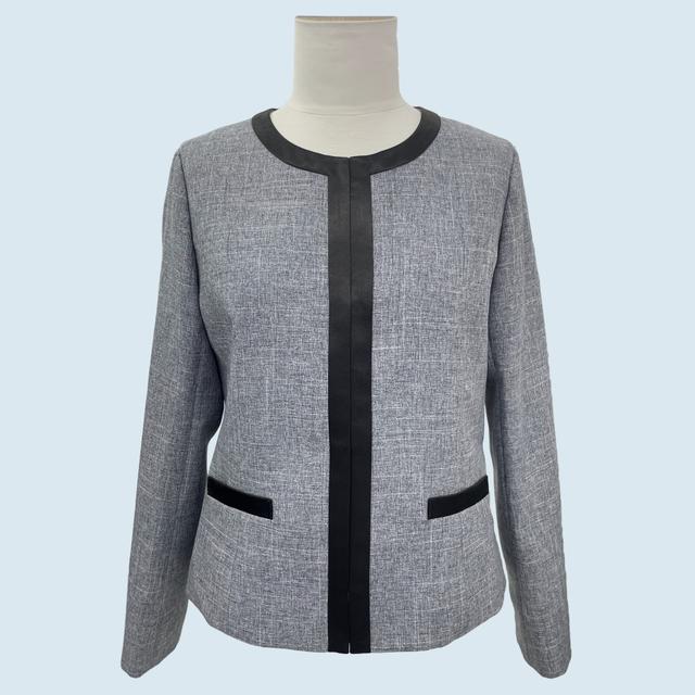 Women’s Collarless Jacket – Elegant Business Wear