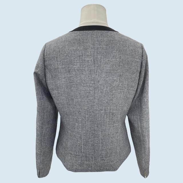 Women’s Collarless Jacket – Elegant Business Wear