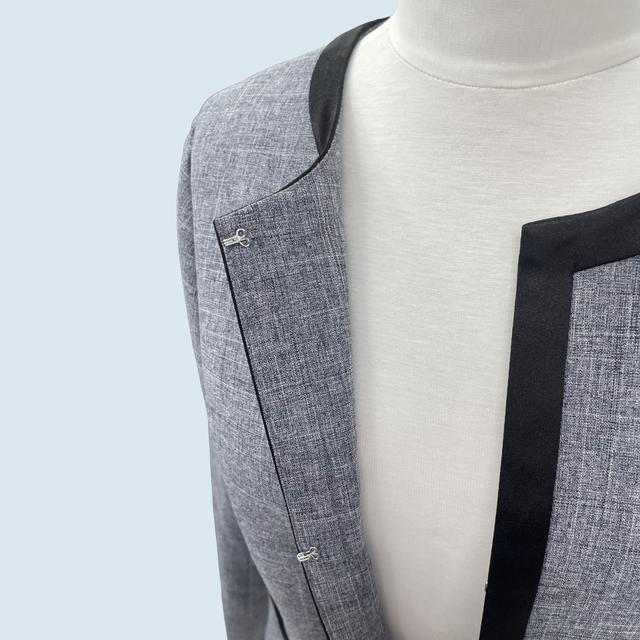 Women’s Collarless Jacket – Elegant Business Wear