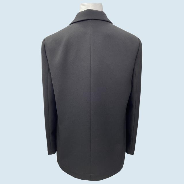 Single-Breasted Tailored Blazer with Structured Shoulders - Women's Classic Jacket for Business, Office and Formal Wear