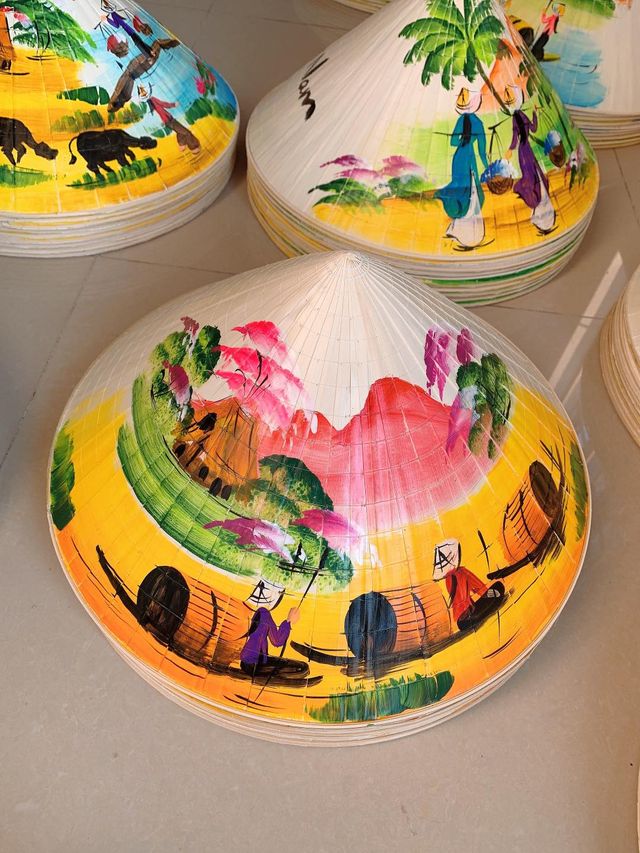 Handwoven Palm leaf hat natural material 100% - made in Vietnam