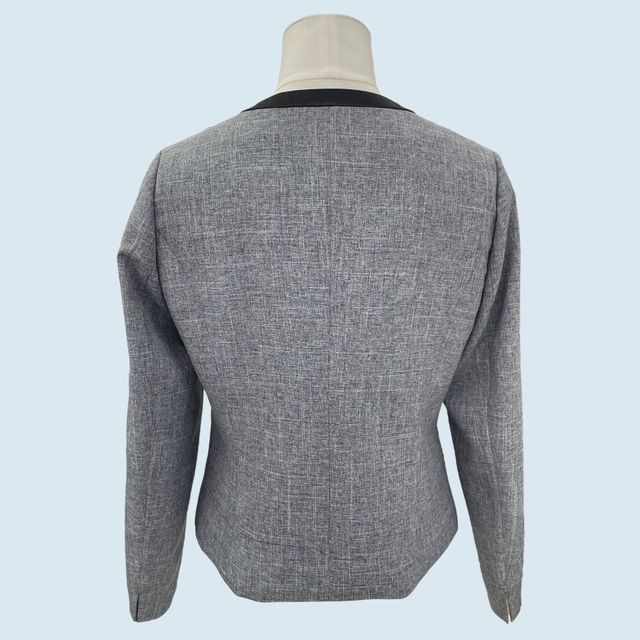 Women’s Collarless Jacket – Elegant Business Wear